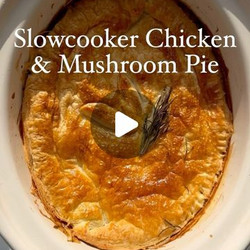 Slowcooker Creamy Chicken, Leek &amp; Mushroom Pie