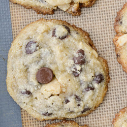 Keto Chocolate Chip Cookies