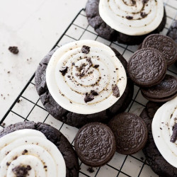 Chocolate Oreo Crumbl Cookie