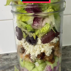 Mason Jar Greek Salad 🍅🥒🫒