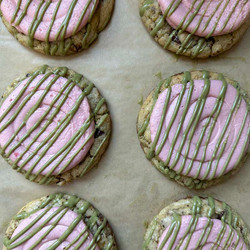 Pistachio And Raspberry Cheesecake Cookies