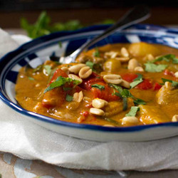 Easy Massaman Chicken Curry (with Sweet Potato And Peanuts)