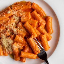 Creamy Tomato Pasta Sauce (easy And Delicious!)