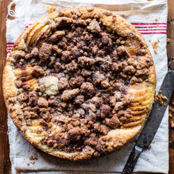 Cinnamon Apple Crumble Cake.