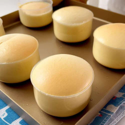 Caramel Pudding And Soft Cake