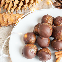 Gingerbread Energy Bites
