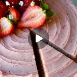 Strawberry Cake With Strawberry Cream Cheese Frosting