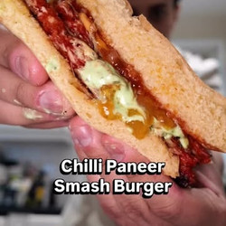 Chilli Paneer Smash Burger 🇮🇳🔥