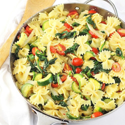 Farfalle Pasta With Zucchini, Spinach And Tomatoes