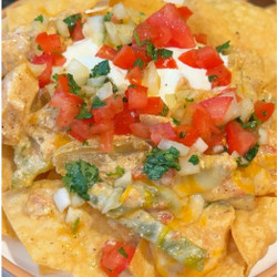 Crockpot Cheesy Chicken Fajita Nachos