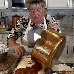 Neapolitan Lasagna With Meat Sauce