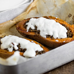 Batate Dolci Al Forno Ripiene Di Lenticchie Con Crema Al Tahin