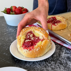 Strawberry Custard Sweet Buns