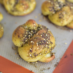 Remix of Easy Garlic Knots With Za'atar