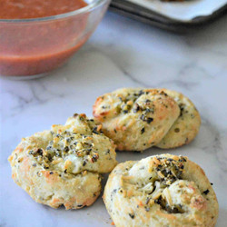 Easy Keto Garlic Knots Recipe