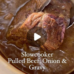 Slowcooker Pulled Beef, Onions &amp; Gravy