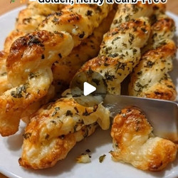 2-ingredient Cottage Cheese Twists