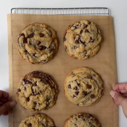 Nyc Style Thick Chocolate Chip Cookies