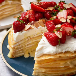 Strawberry Lemon Crêpe Cake