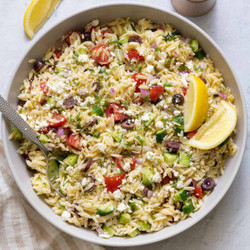 Greek Orzo Salad.  / Feel Good Foodie / Yumna