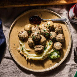 Köttbullar Med Gräddsås: Swedish Meatballs With Cream Sauce · I Am A Food Blog