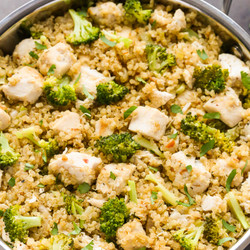 Chicken Broccoli Quinoa (healthy One-pan Recipe!)