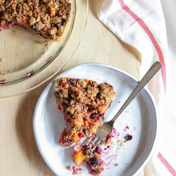 Peach Plum Blueberry Crumble Pie