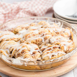 Cinnamon Roll Apple Pie