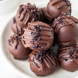 4 Ingredient No Bake Blueberry Balls