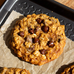 Maple Oatmeal Chocolate Chip Cookies