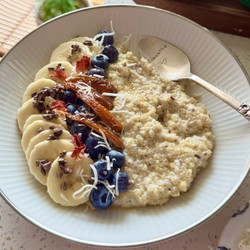 Healthy Quinoa Breakfast Porridge