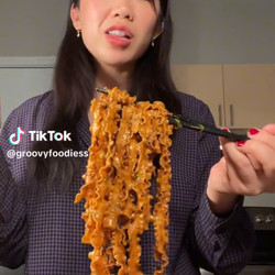 5 Min Peanut Chili Noodles