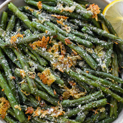 Crispy Garlic Parmesan Roasted Green Beans