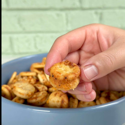 Addicting Garlic Bread Ritz Bits
