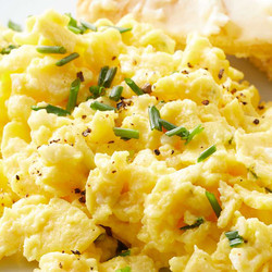 Creamy Cottage Cheese Scrambled Eggs