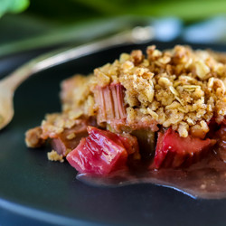 Easy Vegan Rhubarb Crumble