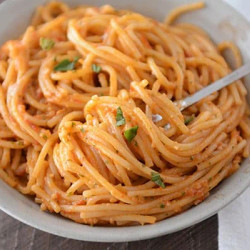 20-minute Tomato Pesto Pasta