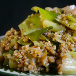 Lebanese Leek With Seven Spice Powder And Coarse Bulgur