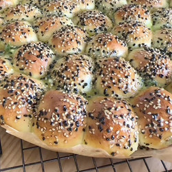 Spinach &amp; Feta Honeycomb Bread