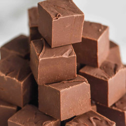 EASY Chocolate Fudge