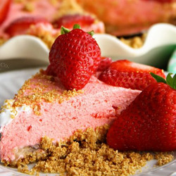 No-bake Strawberry Banana Cheesecake