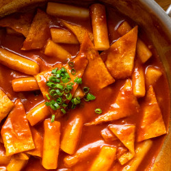 Easy Tteokbokki (spicy Korean Rice Cakes)