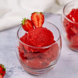 3-ingredient Strawberry Sorbet: The Quick, No-bake Recipe For A Fresh Sorbet, Ready In Minutes!