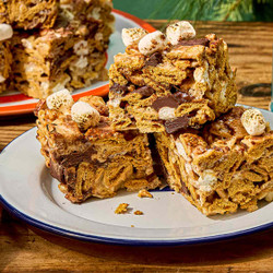 S'mores Meet Rice Krispies Treats In This Chocolatey, Gooey Mash-up