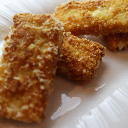 Copycat Chili’s Mozzarella Sticks