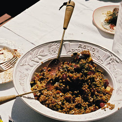 Wheat salad with pistachios, feta and seasonal fruit