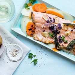 Lachs Auf Fenchel-möhren-gemüse