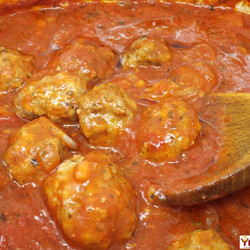 Slow Cooker Meatballs And Tomato Sauce