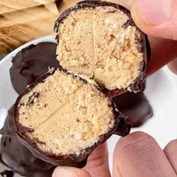High-protein Chocolate Peanut Butter Balls