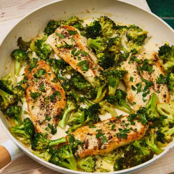 Creamy Garlic Chicken &amp; Broccoli
